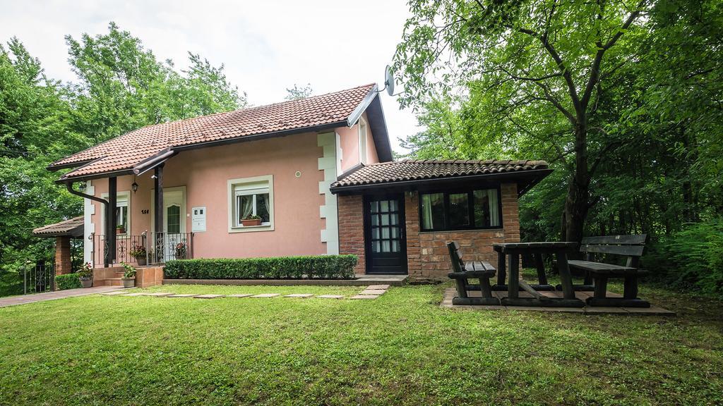 Nika Hotell Čatrnja Exteriör bild